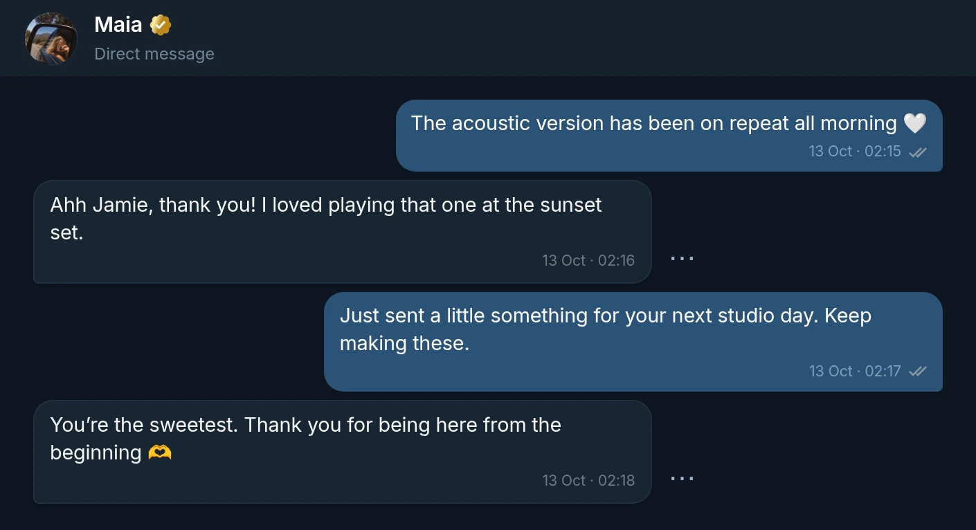 Maia and a supporter exchanging messages